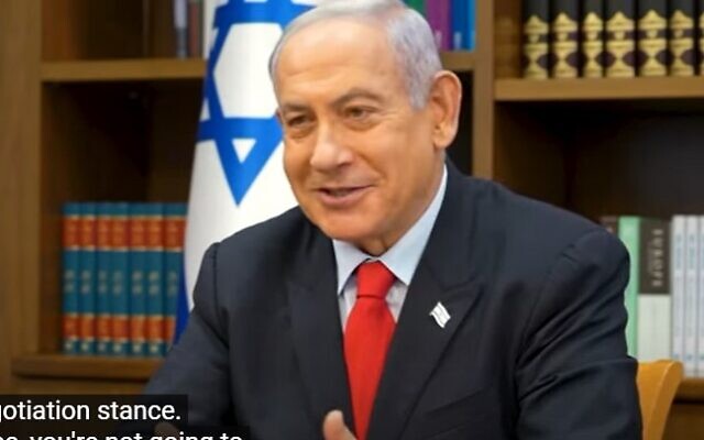 Le Premier ministre Benjamin Netanyahu s'adressant à Bloomberg le 7 août 2023. (Crédit : Capture d'écran)