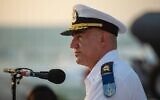 Le vice-amiral David Saar Salama, amiral de la marine israélienne, s'exprimant lors d'une cérémonie à la base navale d'Atlit, le 10 juillet 2023. (Crédit : Armée israélienne)