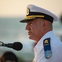 Le vice-amiral David Saar Salama, amiral de la marine israélienne, s'exprimant lors d'une cérémonie à la base navale d'Atlit, le 10 juillet 2023. (Crédit : Armée israélienne)