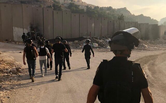 La police israélienne en opération dans le camp de réfugiés de Shuafat, à Jérusalem-Est, le 5 août 2023. (Crédit : Police israélienne)