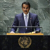 L'émir du Qatar, cheikh Tamim ben Hamad al-Thani, s'adressant à la 78e session de l'Assemblée générale des Nations Unies, le 19 septembre 2023. (Crédit : Richard Drew/AP Photo)