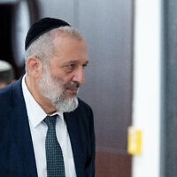 Le leader du Shas, Aryeh Deri, arrivant au Bureau du Premier ministre Benjamin Netanyahu, à la Knesset, à Jérusalem, le 14 juin 2023. (Crédit : Yonatan Sindel/Flash90)