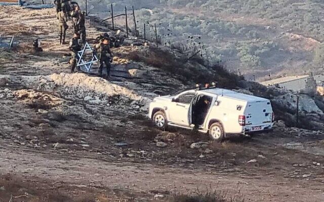 Des agents de la police et de l'administration civile démolissent des constructions illégales près de l'implantation d'Yitzhar en Cisjordanie, le 4 septembre 2023. (Autorisation)