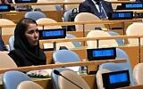Une diplomate saoudienne écoutant le discours du Premier ministre Benjamin Netanyahu, à l'Assemblée générale des Nations unies, le 23 septembre 2023. (Crédit : Bureau du Premier ministre)