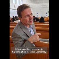 L'ambassadeur d'Allemagne en Israël, Steffen Seibert, lors de l'audience de la Haute Cour de justice sur la loi du "caractère raisonnable" de la coalition, le 12 septembre 2023. (Crédit : Capture d'écran Twitter ; utilisée conformément à l'article 27a de la loi sur le droit d'auteur)