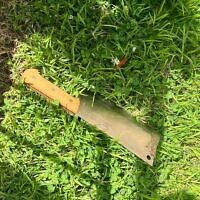 Le couteau qui aurait été utilisé lors d'une attaque terroriste à l'arme blanche près de l'entrée de la porte de Jaffa dans la Vieille Ville de Jérusalem, le 6 septembre 2023. (Crédit : Police israélienne)