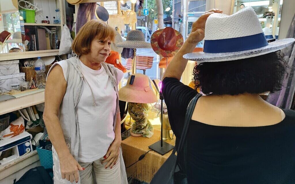 À Tel Aviv, la boutique de chapeaux de l’ancien quartier textile ouverte depuis 80 ans