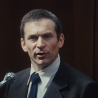 L'acteur Arieh Worthalter campe le personnage de Pierre Goldman, dans le film 'Le Procès Goldman', en 2023. (Capture d'écran YouTube)