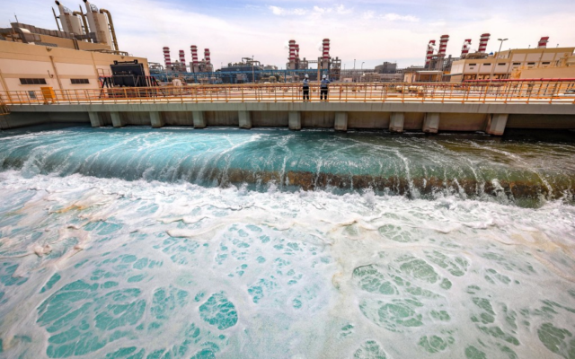Une grande part de l'eau est destinée à la capitale Ryad, qui a besoin de 1,6 million de mètres cubes par jour, un chiffre qui pourrait passer à six millions d'ici la fin de la décennie. (Crédit : FAYEZ NURELDINE / AFP)