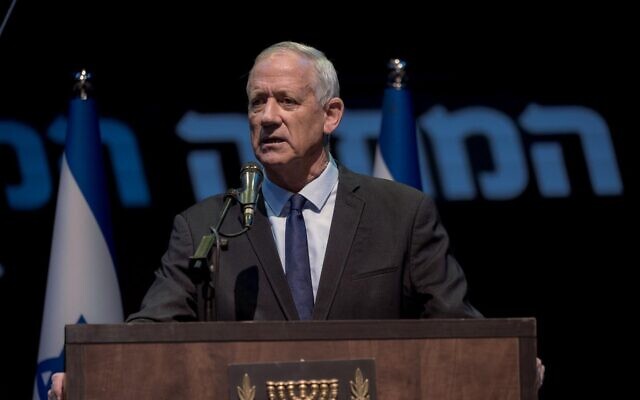 Benny Gantz prononçant un discours en réponse à l'appel du Premier ministre Benjamin Netanyahu en faveur de pourparlers sur la refonte judiciaire, le 5 septembre 2023. (Autorisation)