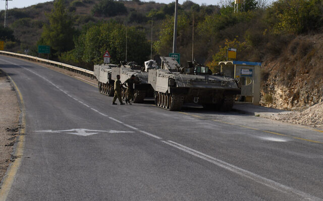 Des troupes de Tsahal sont vues dans le nord d'Israël, à côté de la frontière avec le Liban, le 24 octobre 2023. (Crédit : Ayal Margolin/Flash90)