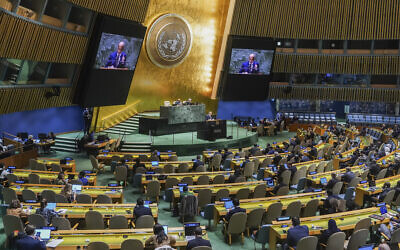 L'ambassadeur égyptien auprès des Nations Unies, Osama Abdel Khalek, s'adressant à l'Assemblée générale des Nations unies, au siège de l'ONU, le 27 octobre 2023. (Crédit : Bebeto Matthews/AP Photo)