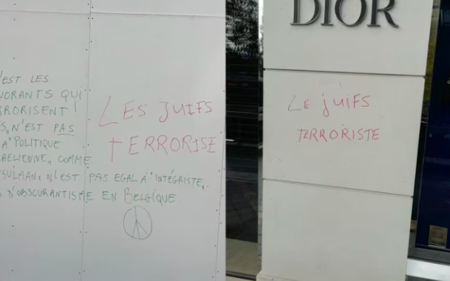 Des tags antisémites sur la boutique Dior de Bruxelles, en octobre 2023. (Crédit : capture d’écran X)