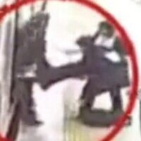 Image d'une vidéo montrant Armita Garawand, 16 ans, traînée hors du métro de Téhéran alors qu'elle est inconsciente à Téhéran, en Iran, le 3 octobre 2023. (Capture d'écran : X. Used in accordance with Clause 27a of the Copyright Law)