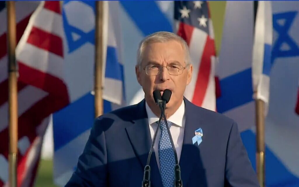 L'ambassadeur d'Israël aux États-Unis, Mike Herzog, au rassemblement pro-israélien à Washington, le 14 novembre 2023. (Crédit : Capture d'écran/YouTube)