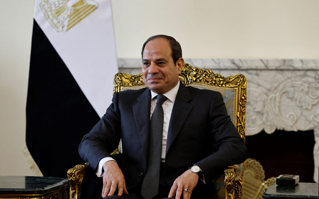 Abdel Fattah al-Sissi lors d'une rencontre avec le ministre français des Armées, au palais présidentiel d'Ittihadia, au Caire, le 15 novembre 2023. (Crédit : Khaled Desouki)