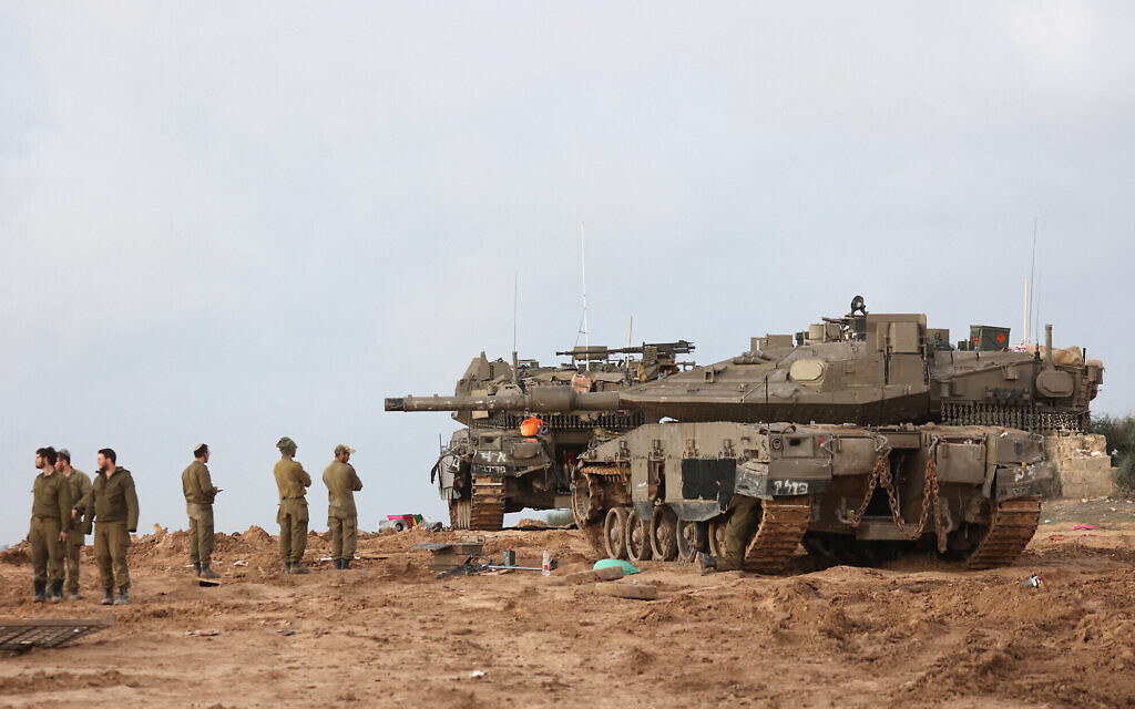 Les soldats israéliens dans la bande de Gaza, le 20 novembre 2023. (Crédit : GIL COHEN-MAGEN / AFP)