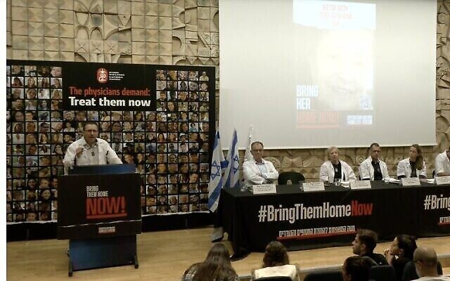 Les médecins israéliens de certains otages détenus à Gaza avant leur capture tiennent une conférence de presse le 15 novembre 2023. (Capture d'écran)