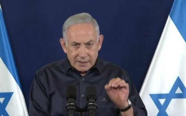 Le Premier ministre Benjamin Netanyahu s'exprimant lors d'une conférence de presse, le 18 novembre 2023. (Capture d'écran : GPO)