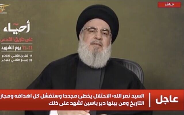 Le chef du Hezbollah, Hassan Nasrallah, prononçant un discours télévisé le 11 novembre 2023, alors que la guerre entre Israël et le Hamas fait rage à Gaza. (Crédit : Capture d'écran X ; utilisée conformément à la clause 27a de la loi sur le droit d'auteur)