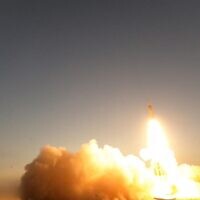 Un missile intercepteur Arrow lancé en mer Rouge, en octobre 2023. (Crédit : Ministère de la Défense)