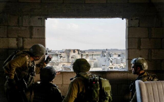 Des soldats israéliens dans la bande de Gaza, le 2 novembre 2023. (Crédit : Armée israélienne)