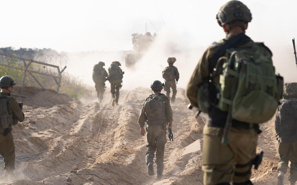 Des soldats israéliens dans la bande de Gaza, le 2 novembre 2023. (Crédit : armée israélienne)