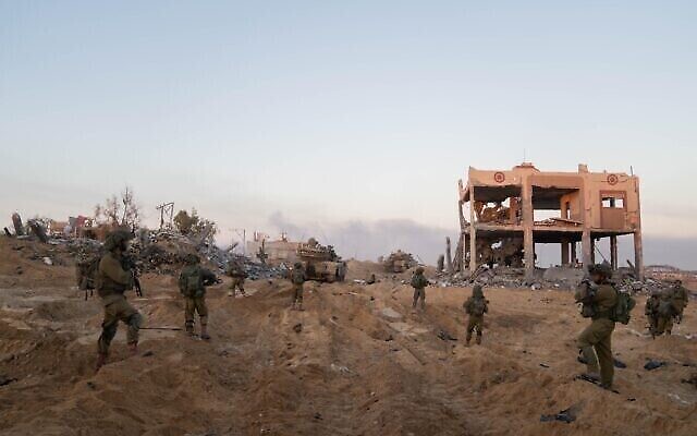 Des soldats israéliens se déploient dans Gaza dans le cadre de l'offensive terrestre contre le Hamas, le 21 novembre 2023. (Porte-parole de Tsahal)