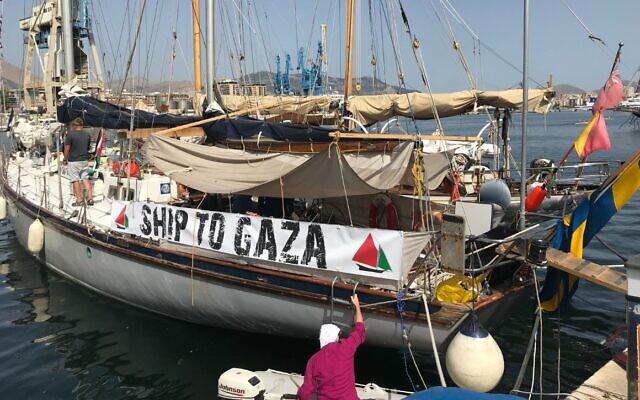 Illustration : Le "Freedom", un bateau se dirigeant vers la bande de Gaza dans le cadre d'une flottille défiant les restrictions israéliennes, en juillet 2018. (Crédit : Capture d'écran Press TV/Twitter)