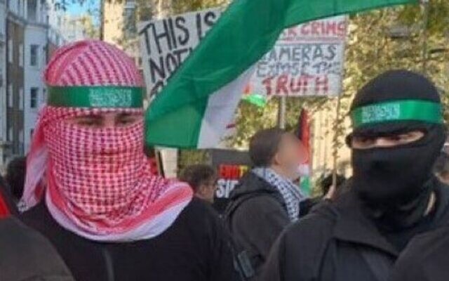 Des soutiens du Hamas lors d'un défilé à Londres, le 11 novembre 2023. (Crédit : Metropolitan Police)