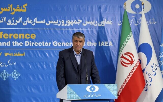 Le chef de l'Organisation de l'énergie atomique de l'Iran, Mohammad Eslami, s'exprime lors d'une conférence de presse à Téhéran le 4 mars 2023. (Crédit : Atta KENARE / AFP)