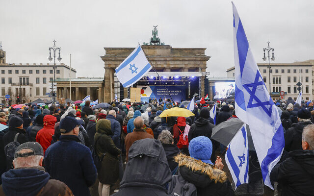 Manifestation contre l'antisémitisme à Berlin, le 10 décembre 2023. (Crédit : MICHELE TANTUSSI / AFP)
