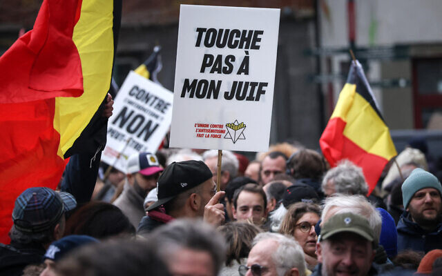 Manifestation contre l'antisémitisme à Bruxelles, le 10 décembre 2023. (Crédit : Simon Wohlfahrt / AFP)