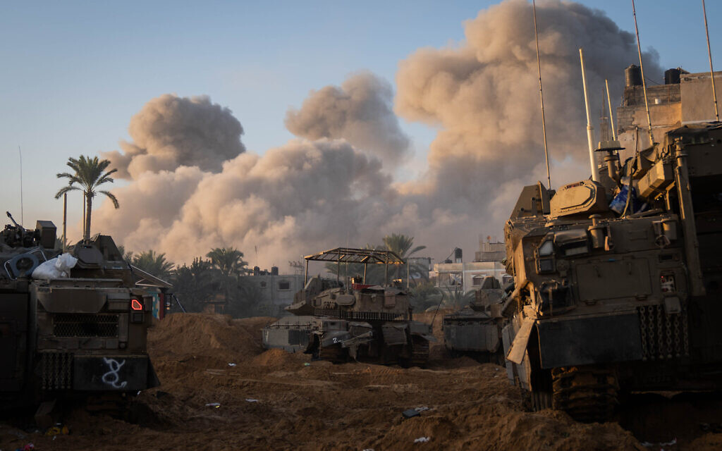 Des troupes israéliennes dans la bande de Gaza, sur une photo non datée publiée le 11 décembre 2023. (Crédit : Armée israélienne)