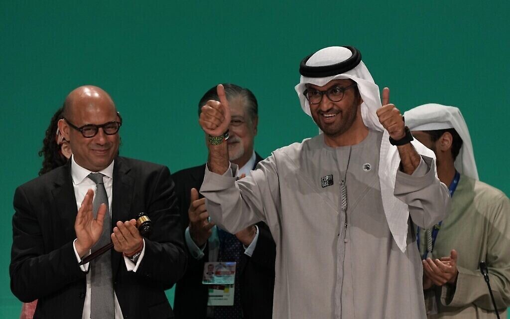 Le président de la COP28, Sultan al-Jaber, à la fin du sommet des Nations unies sur le climat COP28, le 13 décembre 2023, à Dubaï, aux Émirats arabes unis. (Crédit : AP Photo/Kamran Jebreili)