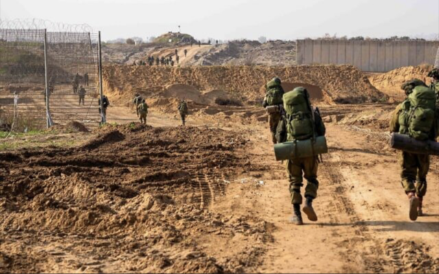 Des troupes de l’armée israélienne opérant dans la bande de Gaza sur cette photo publiée le 10 décembre 2023. (Crédit : Armée israélienne)