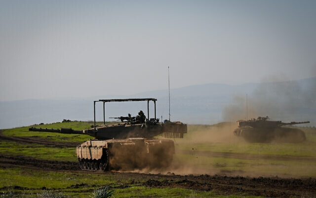 Des soldats de réserve israéliens participent à un exercice sur le plateau du Golan, le 19 décembre 2023 (Crédit : Michael Giladi/Flash90)