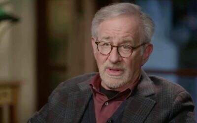 Le réalisateur Steven Spielberg exprime son choc face aux atrocités des terroristes du Hamas, le 7 octobre, annonçant son projet de collecter des témoignages sur les horreurs qui se sont produites. (Capture d'écran:  Fox News, used in accordance with Clause 27a of the Copyright Law)