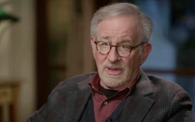 Le réalisateur Steven Spielberg exprime son choc face aux atrocités des terroristes du Hamas, le 7 octobre, annonçant son projet de collecter des témoignages sur les horreurs qui se sont produites. (Capture d'écran:  Fox News, used in accordance with Clause 27a of the Copyright Law)