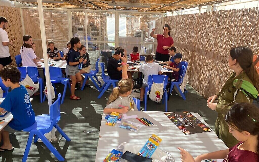 Une classe dans une école temporaire à Eilat, sur une photo non datée (Avec la permission du ministère de l’Éducation)