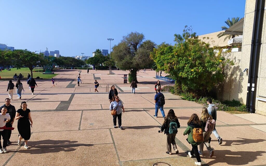 Le campus de l'Université de Tel Aviv, le 31 décembre 2023. (Crédit : Gavriel Fiske/Times of Israel) 