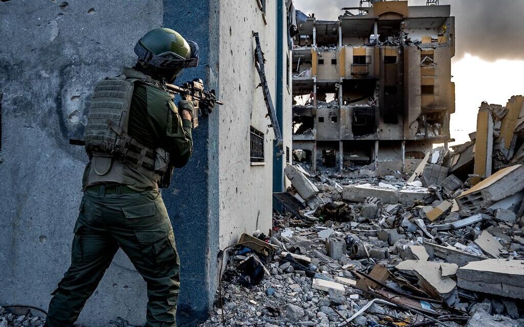 Les forces israéliennes opèrent à Gaza. Photo publiée par l'armée israélienne le 26 décembre 2023. (Crédit : armée israélienne)