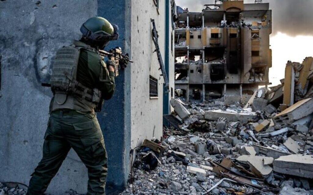 Les forces de Tsahal opèrent dans la bande de Gaza, sur une photo publiée le 26 décembre 2023. (Crédit : Armée israélienne)