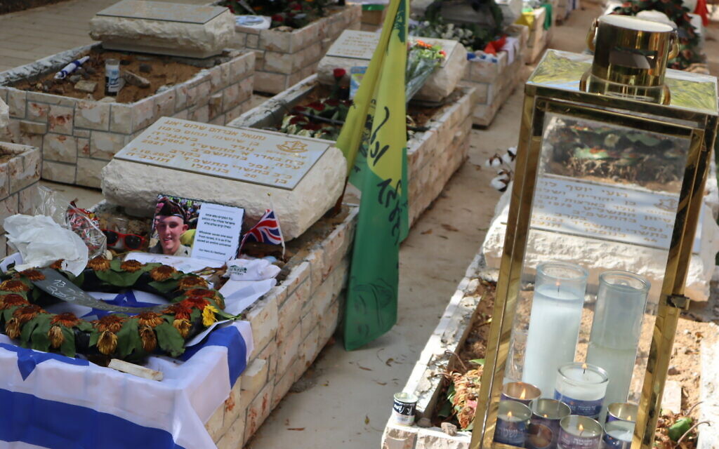 La tombe du soldat seul Nathanel Young, mort au combat contre les terroristes du Hamas le 7 octobre 2023. (Crédit : Shmuel Bar-Am)