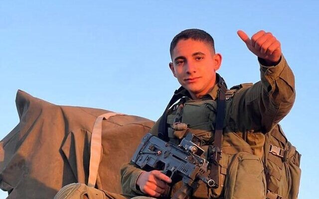 Le sergent Ido Binenstock, 19 ans, au champ d’honneur le 7 octobre 2023. (Crédit : Armée israélienne)