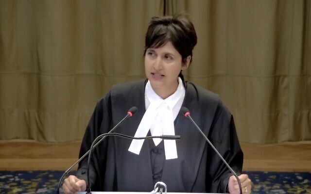 Adila Hassim présente les accusations de l'Afrique du Sud contre Israël à la Cour internationale de justice de La Haye, le 11 janvier 2024 (Crédit : capture d'écran)