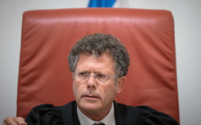 Le juge Isaac Amit à la Cour suprême à Jérusalem, le 4 janvier 2024. (Crédit : Yonatan Sindel/Flash90)