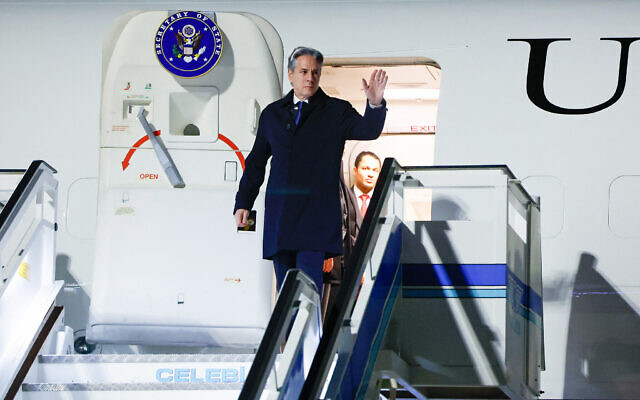 Le secrétaire d'État américain Antony Blinken arrive à Istanbul, le 5 janvier 2024. (Crédit : EVELYN HOCKSTEIN / POOL / AFP)