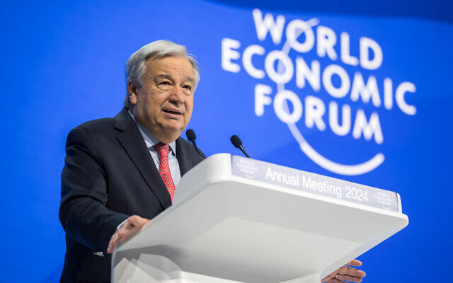 Le secrétaire général de l'ONU, Antonio Guterres, au Forum économique mondial à Davos, le 17 janvier 2024. (Crédit : Fabrice COFFRINI / AFP)