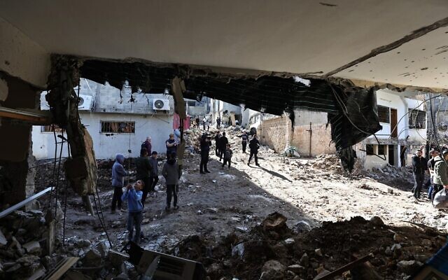 Des dégâts suite à un raid de l’armée israélienne, près de Tulkarem, en Cisjordanie, le 18 janvier 2024. (Crédit : Zaïn Jaafar/AFP)